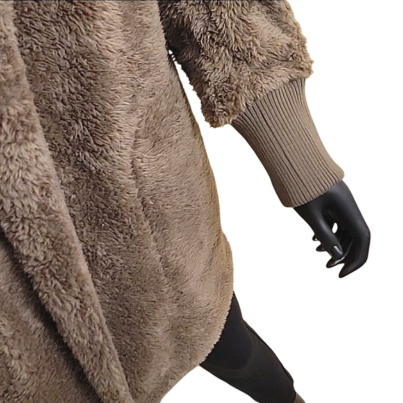 HEM & THREAD One Size Ultra Soft & Plush Cape w/Tuxedo Trim & Hood | NWT‼️ - Picture 10 of 12